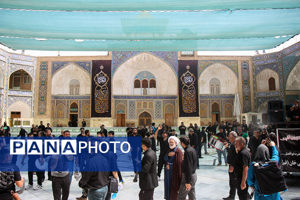 جلوهایی از عزاداری روز تاسوعا در حرم حضرت معصومه(س)