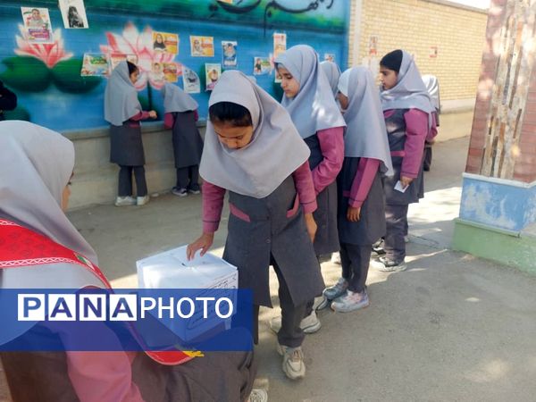 شورای دانش‌آموزی فرصت مشارکت دانش‌آموزان برای ساخت آینده بهتر