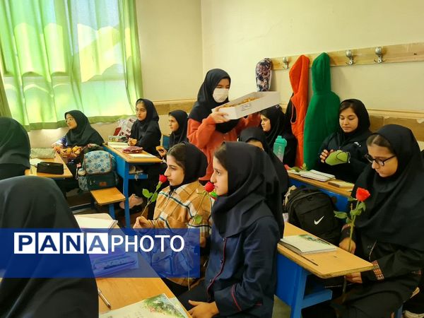 ویژه برنامه هفته نیروی انتظامی در دبیرستان شهید تیمسار فلاحی ناحیه یک کرج 