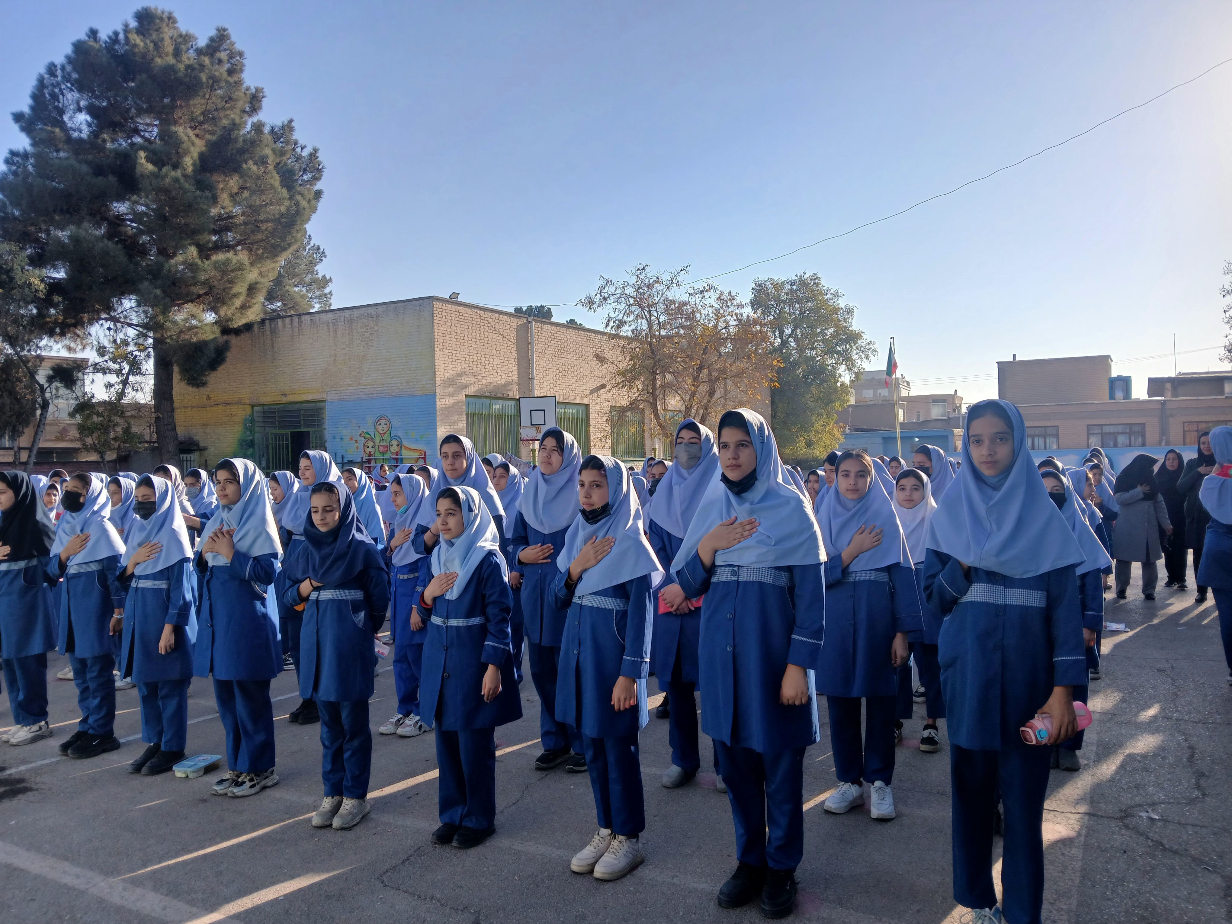 مراسم صبحگاهی در مدرسه دخترانه بنت الهدی صدر۲ 