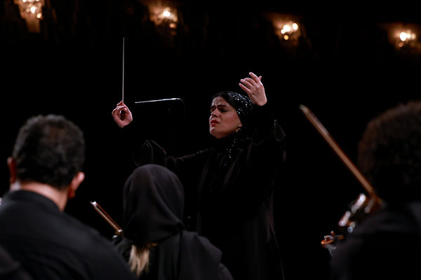 ارکستر سمفونیک تهران به رهبری «پانیذ فریوسفی»