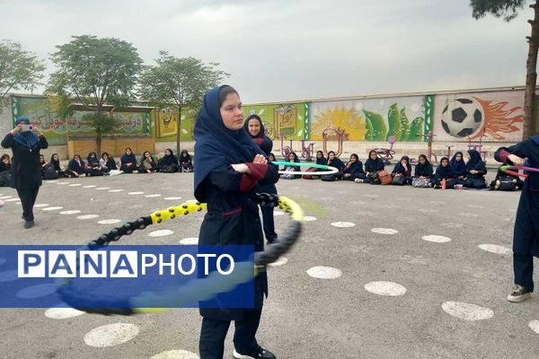 هنرنمایی دانش‌آموزان در رشته‌های ورزشی به‌مناسبت هفته تربیت‌بدنی در ناحیه 2 شهرری 