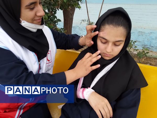 بیست و ششمین مانور سراسری زلزله در دبیرستان دخترانه فاطمیه