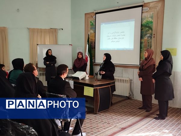 جلسه انجمن و اولیا در هنرستان کاردانش حافظ 