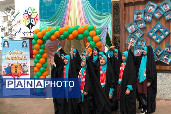 برگزاری جشن عاطفه‌ها در دبستان شاهد ام‌البنین (س) ناحیه دو شهرری 