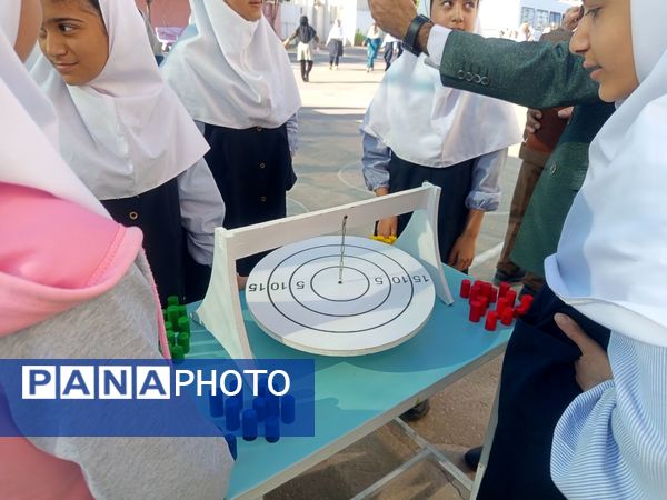 بازارچه کتاب در دبستان سمیه