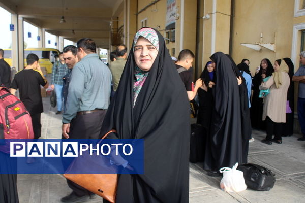 دانش آموزان بوشهر برای دیدار با رهبر انقلاب عازم تهران شدند 