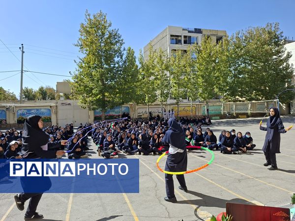 افتتاحیه مراسم المپیاد ورزشی درون مدرسهای در دبیرستان دخترانه خوارزمی ملایر