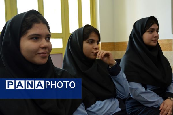 برای اولین‌بار؛ برگزاری کافه ۵۷ در دبیرستان‌ نمونه دولتی ولایت بهارستان‌دو