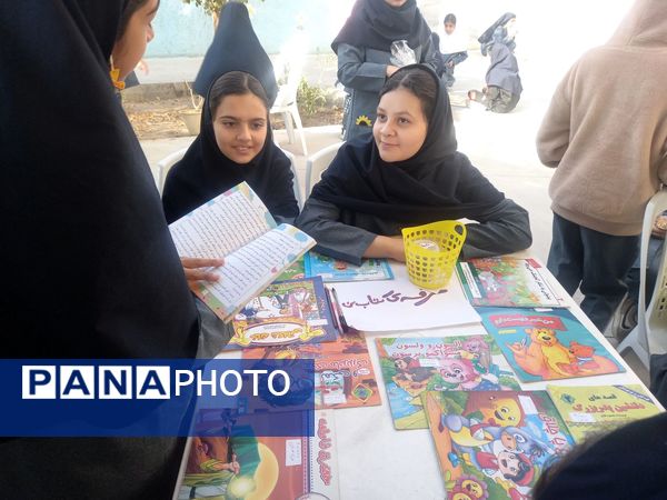 جشن هفته  کتاب خوانی در دبستان فرهنگ فرازمند