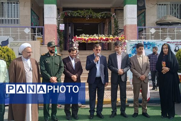 پاسداشت مقام شامخ معلم در آموزشگاه هیأت امنایی فرزانگان ملارد؛ با نواختن زنگ سپاس معلم 