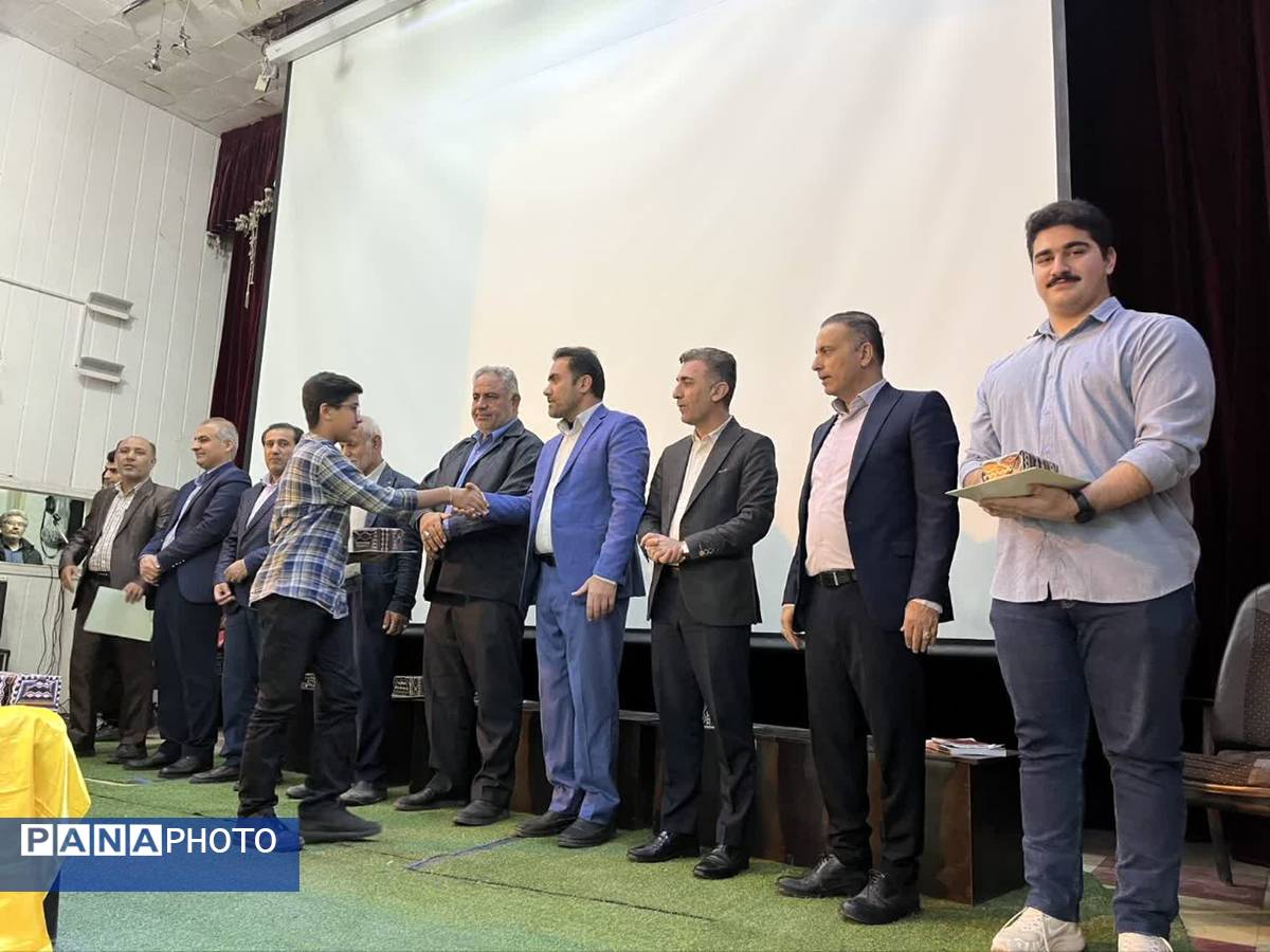 تجلیل از ۱۵۰ دانش‌آموز افتخار آفرین در مسابقات فرهنگی، هنری و پرسش مهر ریاست جمهوری 