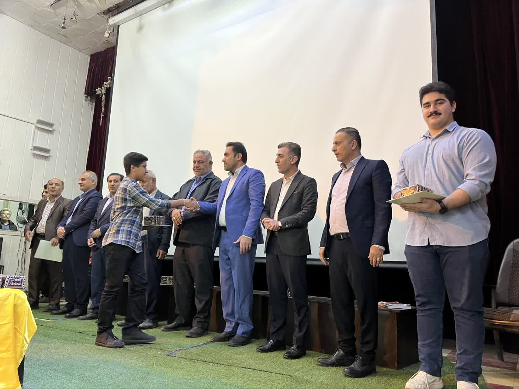 تجلیل از ۱۵۰ دانش‌آموز افتخار آفرین در مسابقات فرهنگی، هنری و پرسش مهر ریاست جمهوری 