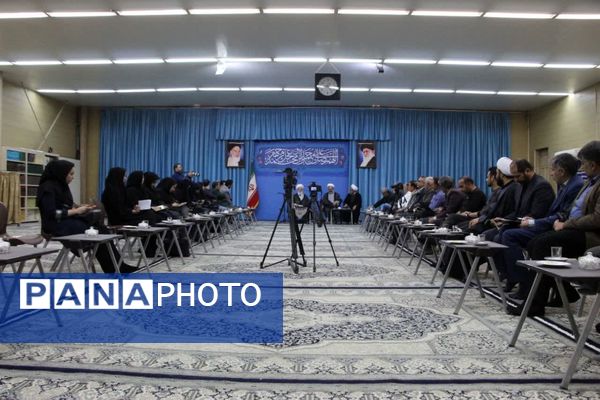 نشست اصحاب رسانه با نماینده ولی فقیه در یزد