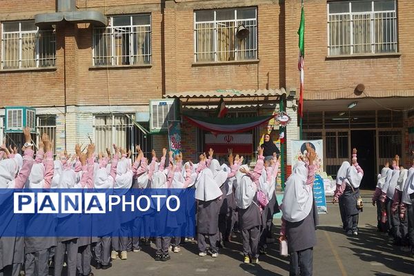 برگزاری جشن عاطفه ها در دبستان شهید عباسی ناحیه یک شهرری