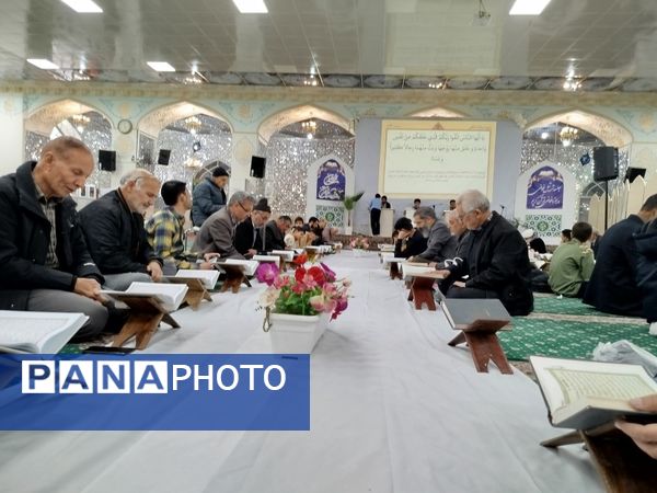 جلسه جزء خوانی قرآن کریم در امامزاده سید حمزه(ع) شهرستان کاشمر