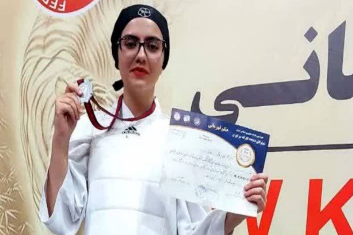 افتخارآفرینی مهلا نیکی، عضو جوان هلال‌احمر بروجن، در مسابقات قهرمانی کشور کاراته
