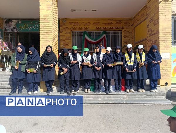 بزرگداشت روز دانش آموز در دبیرستان شاهد قدسیان 