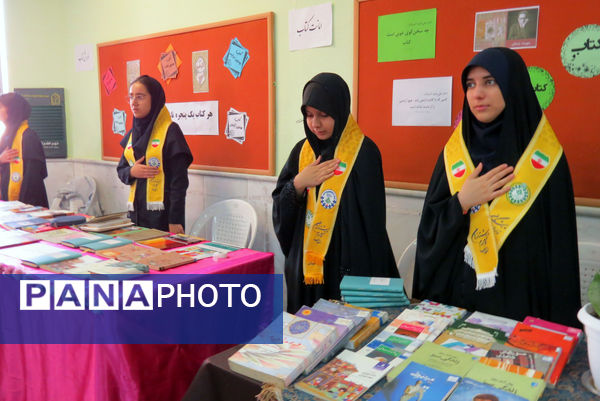 افتتاح نمایشگاه کتاب به‌مناسبت هفته کتاب و کتاب‌خوانی 