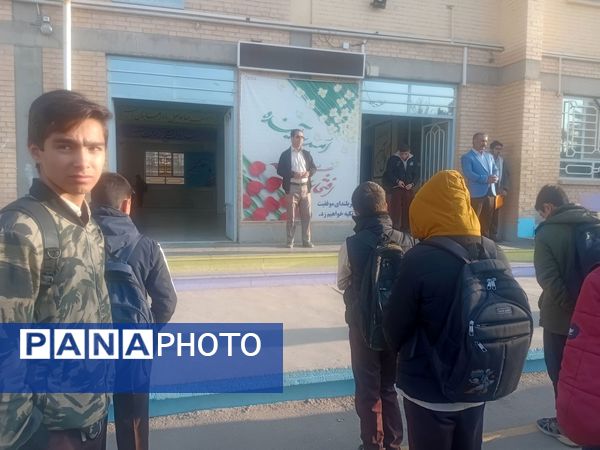 صبحگاه دبیرستان علامه طباطبایی