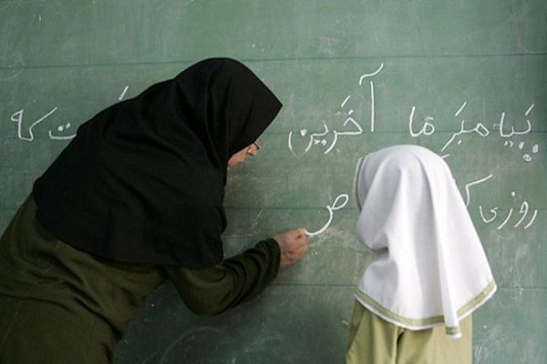 معلمان سربازان جبهه آموزش هستند