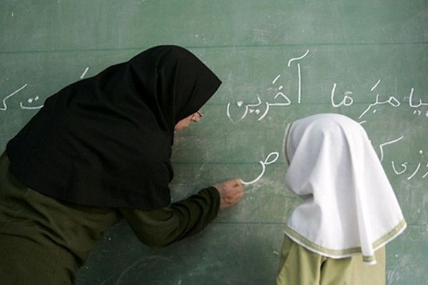 معلمان سربازان جبهه آموزش هستند