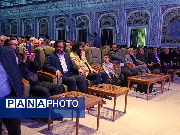 شب شعر آیینی پیرغلامان حسینی برگزار شد