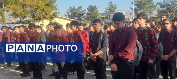 نواخته شدن زنگ اول مهرماه در دبیرستان نمونه آیت الله خامنه‌ای کاشمر 