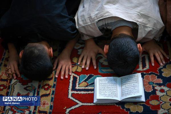 اعتکاف دانش‌آموزی در مسجد امام عصر (عج)