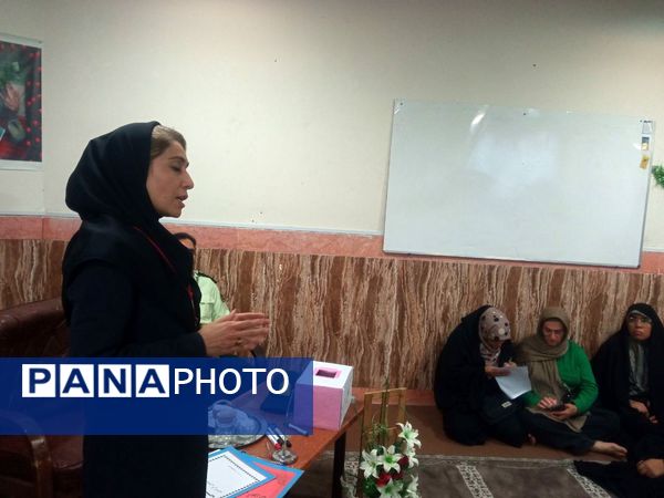 جلسه اولیا و مربیان در دبیرستان گلشن آزادی