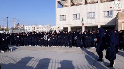 برگزاری مسابقات ورزشی در دبیرستان شاهد کافیه حسین میرزایی سمنان 
