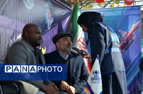 حال و هوای غرفه‌های سازمان دانش‌آموزی و خبرگزاری پانا در راهپیمایی ۲۲ بهمن