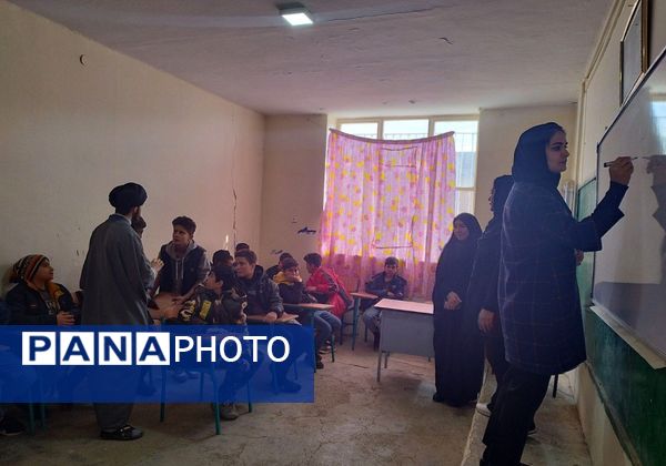 کارگاه آسیب‌شناسی موارد خاص در دبیرستان شهید مصطفی خمینی شیروان