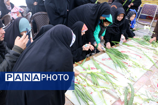 گلباران مزار شهدای گمنام قم در ایام الله دهه فجر