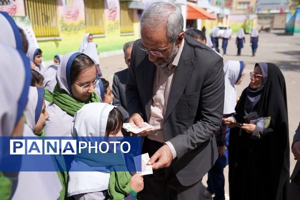  جشن عاطفه‌ها در دبستان دخترانه شهید محمد قضاوی آموزش و پرورش ناحیه 4