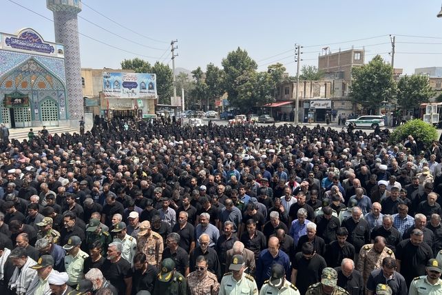 تشییع پیکر شهید ایمان وحیدی در آشخانه