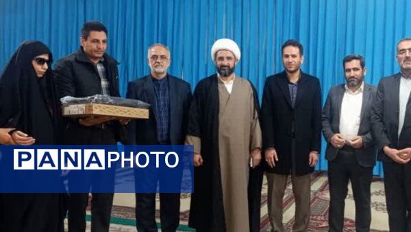 تجلیل از حافظ کل قرآن، مدد جوی روشن دل در نماز جمعه