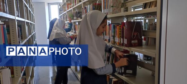 بازدید دانش آموزان مدرسه شهید خاقانی شیروان از کتابخانه اندیشه‌‌ در هفته کتاب و کتابخوانی