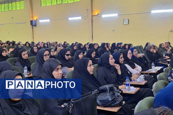 حضور پرشور فرهنگیان ناحیه دو شهرری در کارگاه آموزشی «چگونه میتوانم یک معلم حرفه‌ای باشم»