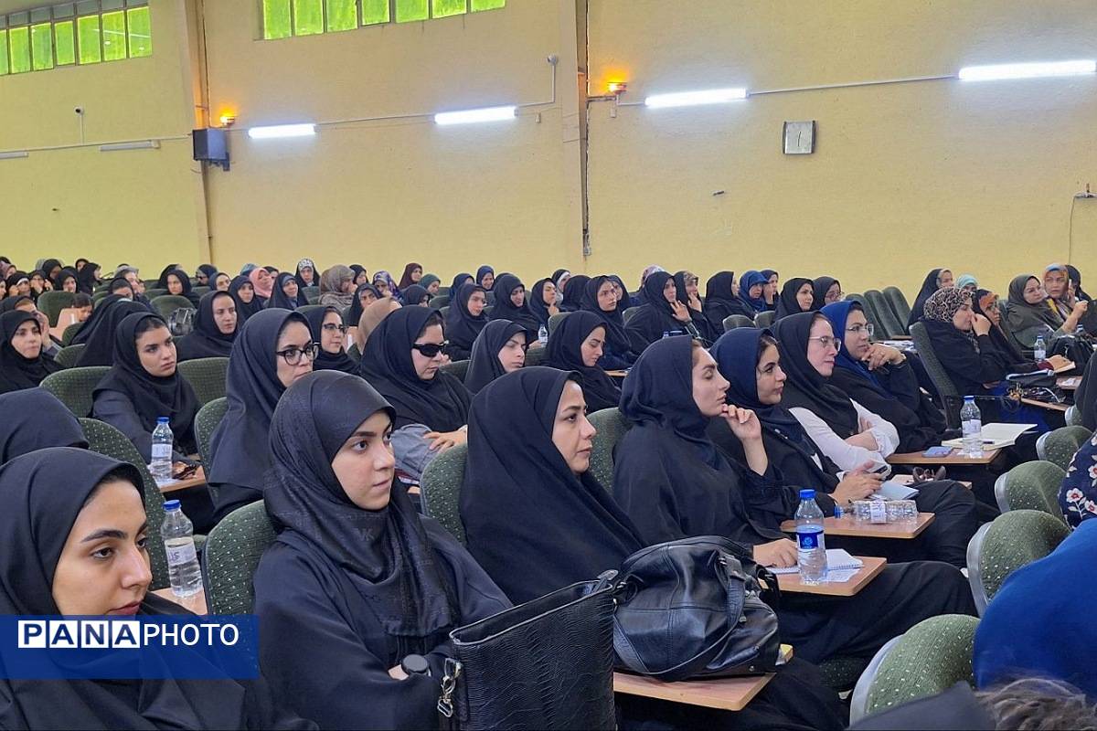حضور پرشور فرهنگیان ناحیه دو شهرری در کارگاه آموزشی «چگونه میتوانم یک معلم حرفهای باشم»