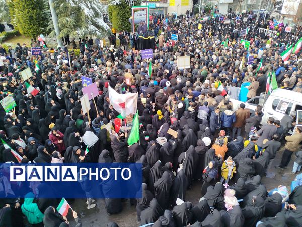 راهپیمایی ۲۲بهمن در شهرستان کاشمر با حضور پر رنگ مردم برگزار شد 