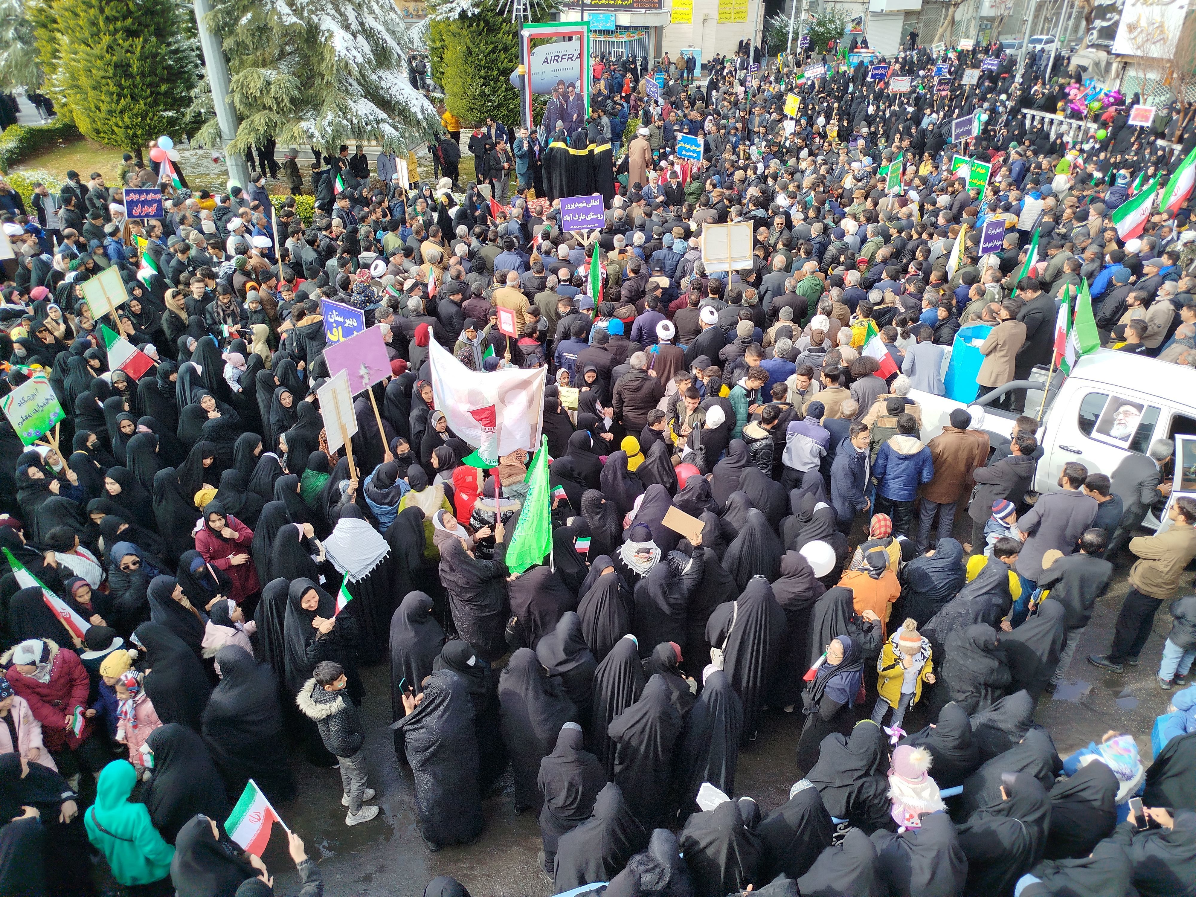 راهپیمایی ۲۲بهمن در شهرستان کاشمر با حضور پر رنگ مردم برگزار شد 