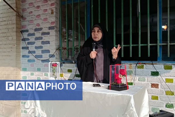 نمایشگاه دستاوردهای دانش آموزی در دبستان دخترانه وحیدکیهانی ناحیه یک شهرری
