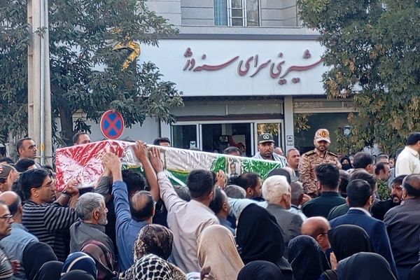 وداع باشکوه مردم قروه با پیکر مطهر شهید ایوب شیری