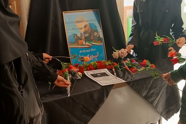 سالگرد شهادت سردار سلیمانی در دبیرستان دخترانه نور اردبیل