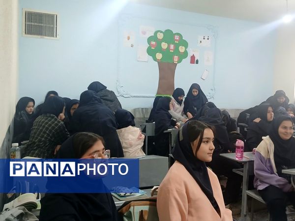 خلاقیت در تدریس درس دینی در دبیرستان دخترانه انیس خوش قدم 