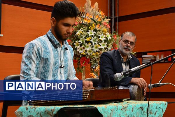 تجلیل از پسران ممتاز دبیرستان امام رضا در بهارستان‌دو