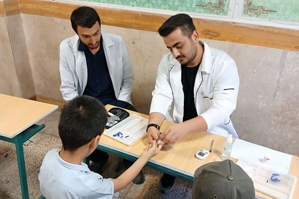 گروه جهادی «منتظران صالح» درشهرستان نظرآباد خدمت‌رسانی می‌کنند