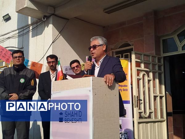 مانور زلزله در دبیرستان شهید بهشتی بندرترکمن