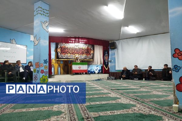 گردهمایی انجمن شعر و ادب فرهنگیان در دبستان طالقانی ناحیه دو شهرری 